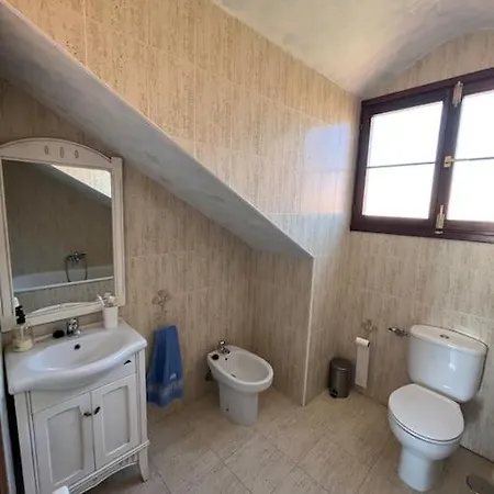 Adosado En Exclusiva Urbanizacion Holiday home Comillas