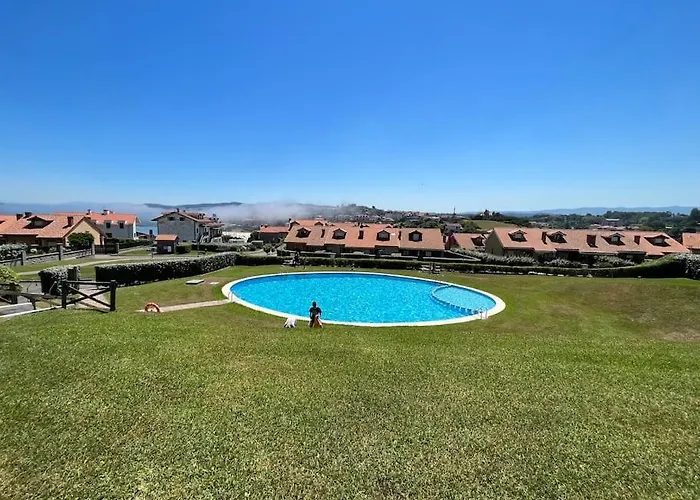 Adosado En Exclusiva Urbanizacion Hébergement de vacances Comillas