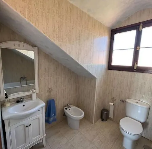 Adosado En Exclusiva Urbanizacion Hébergement de vacances Comillas