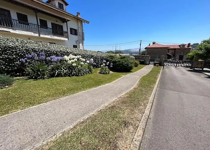 Adosado En Exclusiva Urbanizacion Comillas